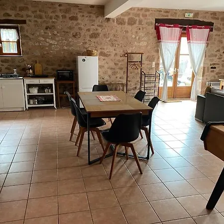 Proche De Conques
